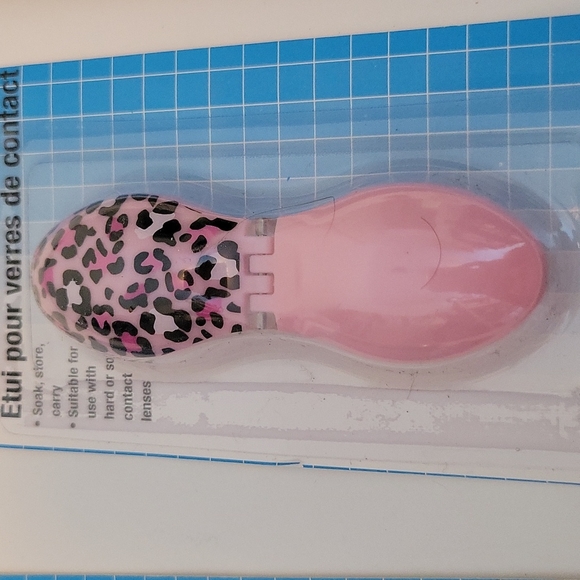 3 NEW ASSURED CONTACT CASES DECORATIVE CASES FUN SOAK STORE AND CARRY - Picture 6 of 7